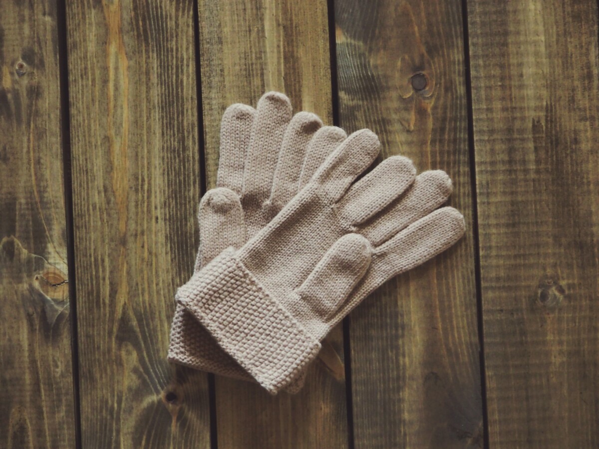 pair of gloves - tip on avoiding hand injuries during winter 