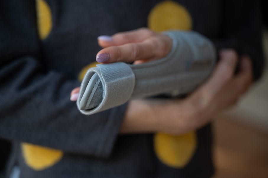 brokenfinger-splint finger fracture