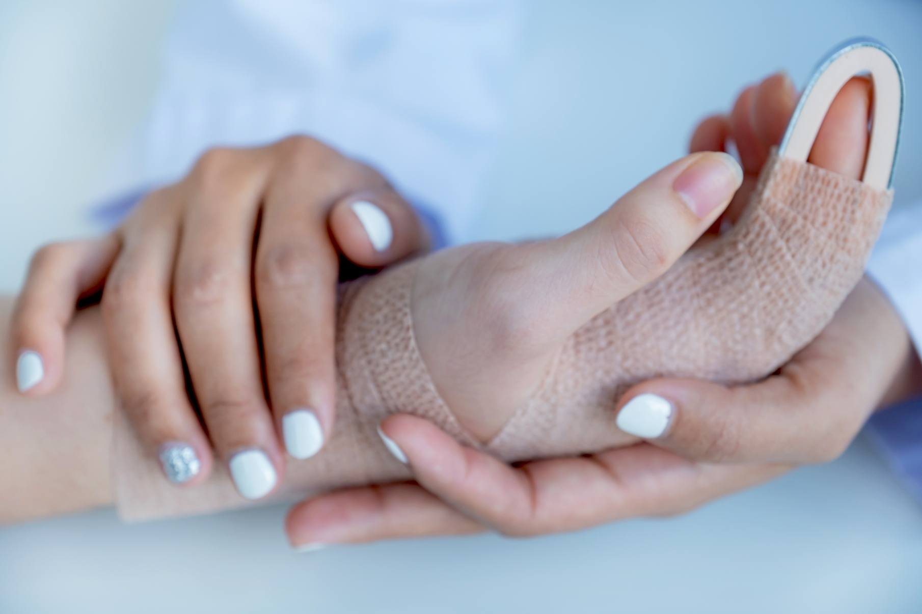 finger fracture treatment