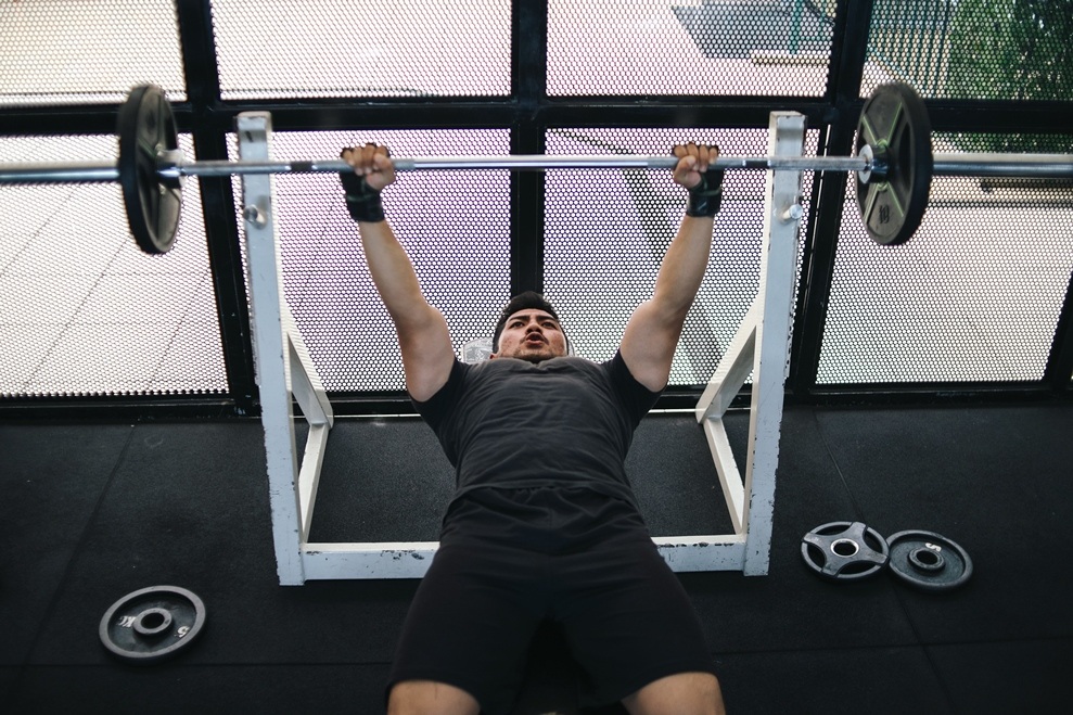 Wrist Pain on the Bench Press: Causes, Form Fixes & Prevention Tips